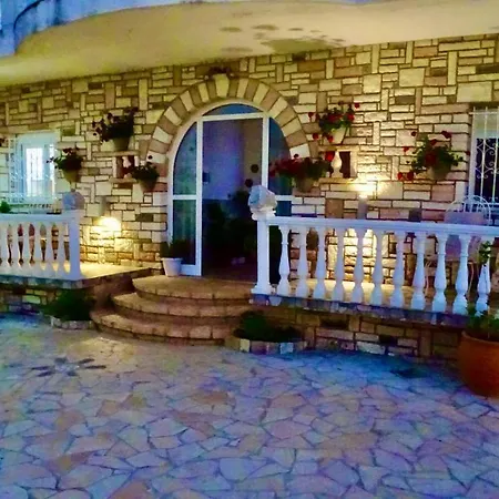 Butrinti Apartments *