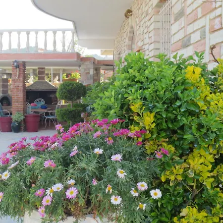 بيت ضيافة Butrinti Apartments *