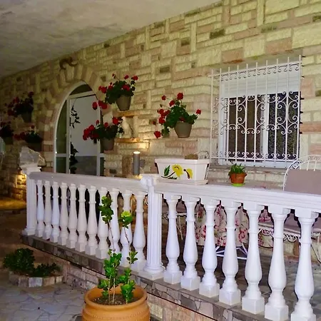 بيت ضيافة Butrinti Apartments كساميل